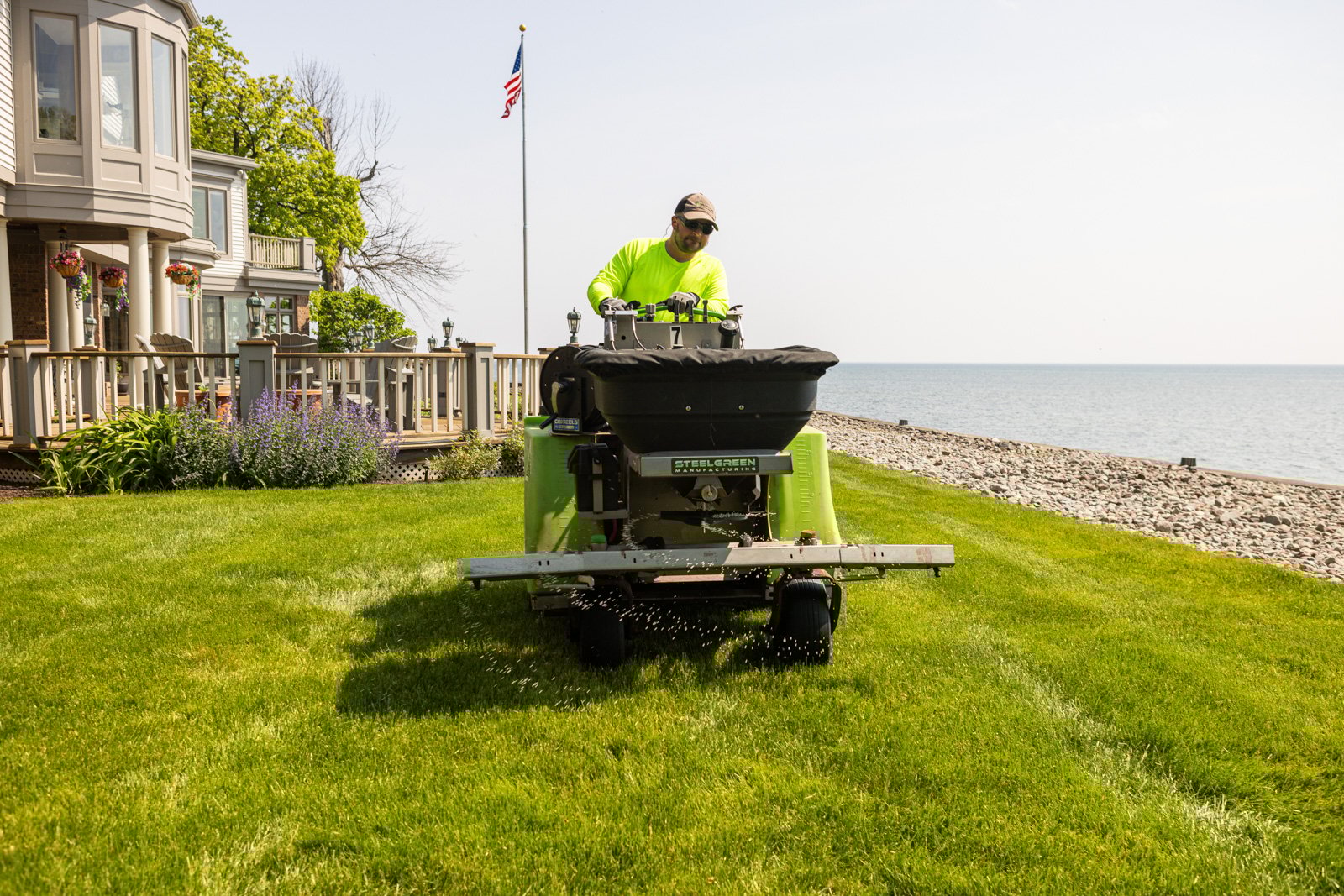 fertilizer helps keep lawn healthy to prevent moss
