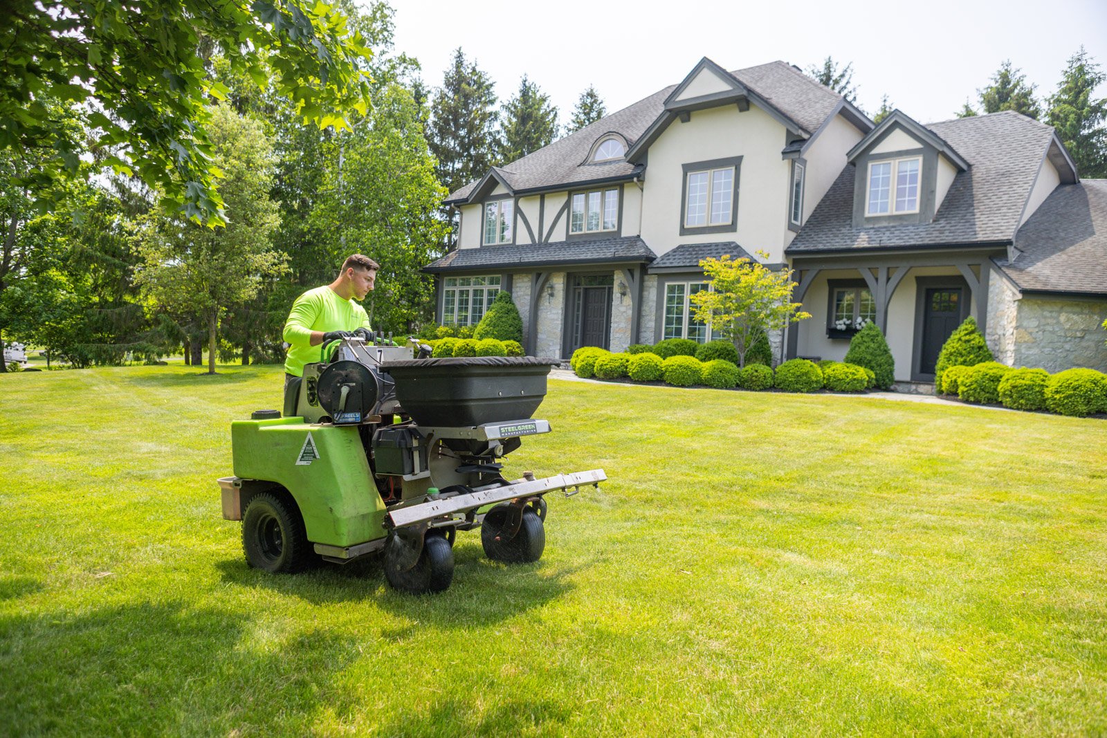 spraying pre-emergent on lawn