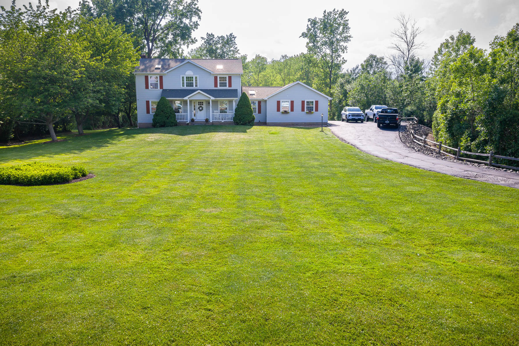 healthy lawns are made with the help of spring and fall cleanup services